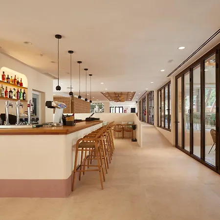 אתר קמפינג Cala Pola טוסה דה מאר