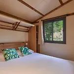 Cala Pola Κάμπινγκ *
